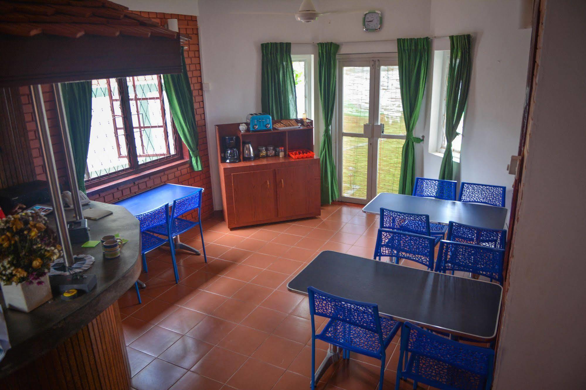 Explore Hostels Negombo Kochchikade Εξωτερικό φωτογραφία