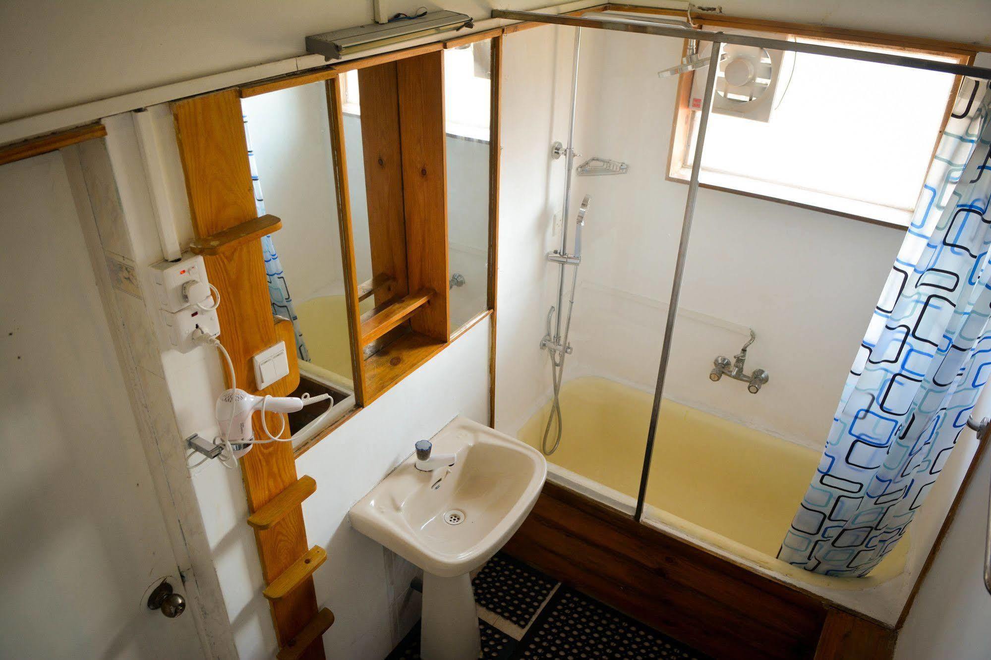 Explore Hostels Negombo Kochchikade Εξωτερικό φωτογραφία