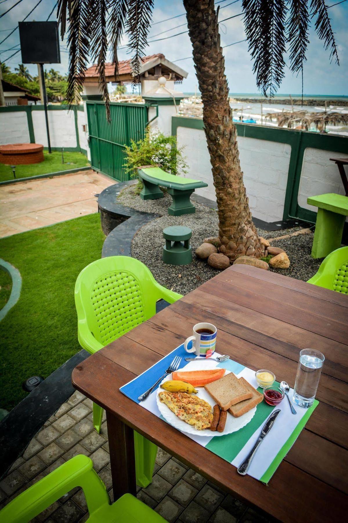 Explore Hostels Negombo Kochchikade Εξωτερικό φωτογραφία